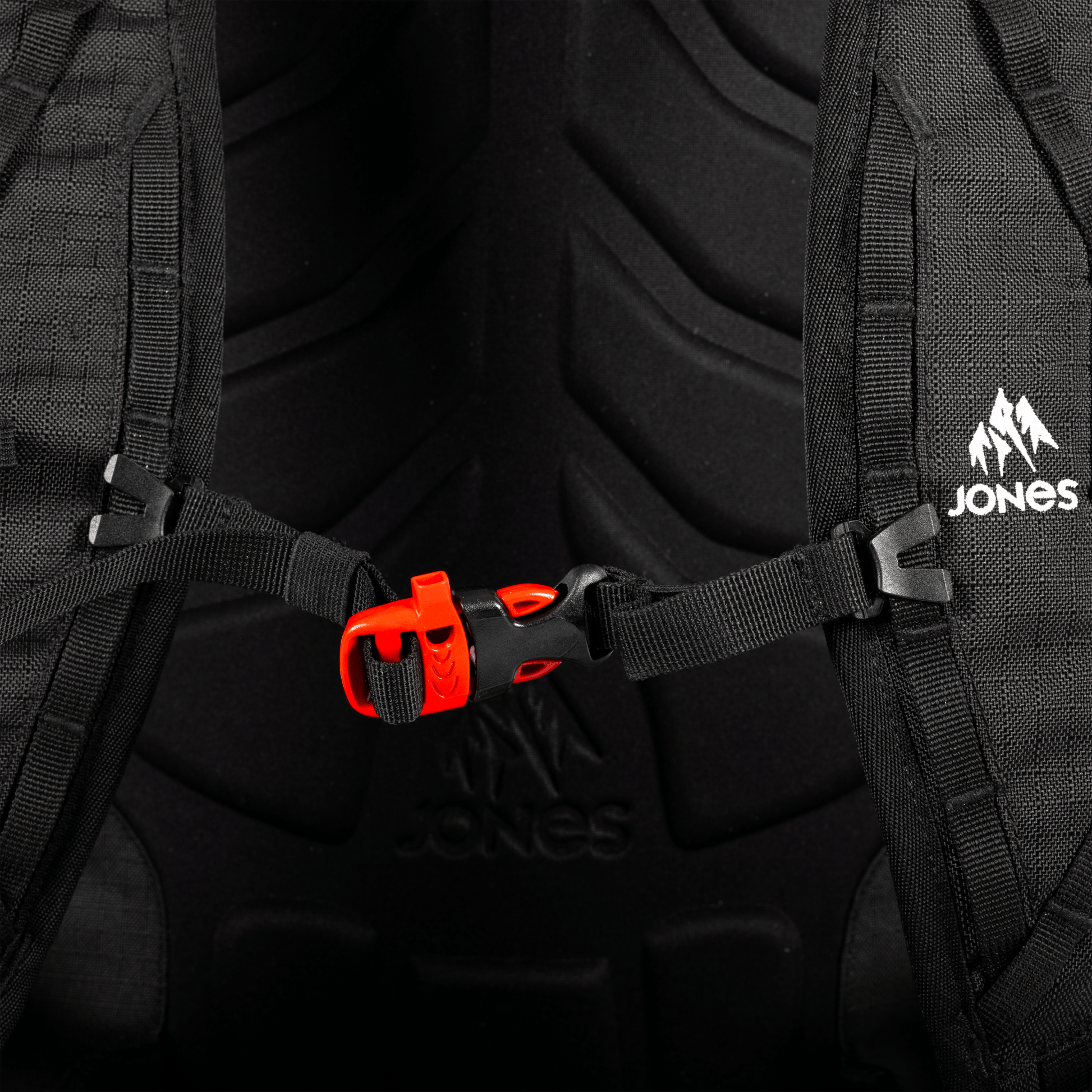 JONES Bag Further 25L Stealth Black Os Lines Snow Boutique